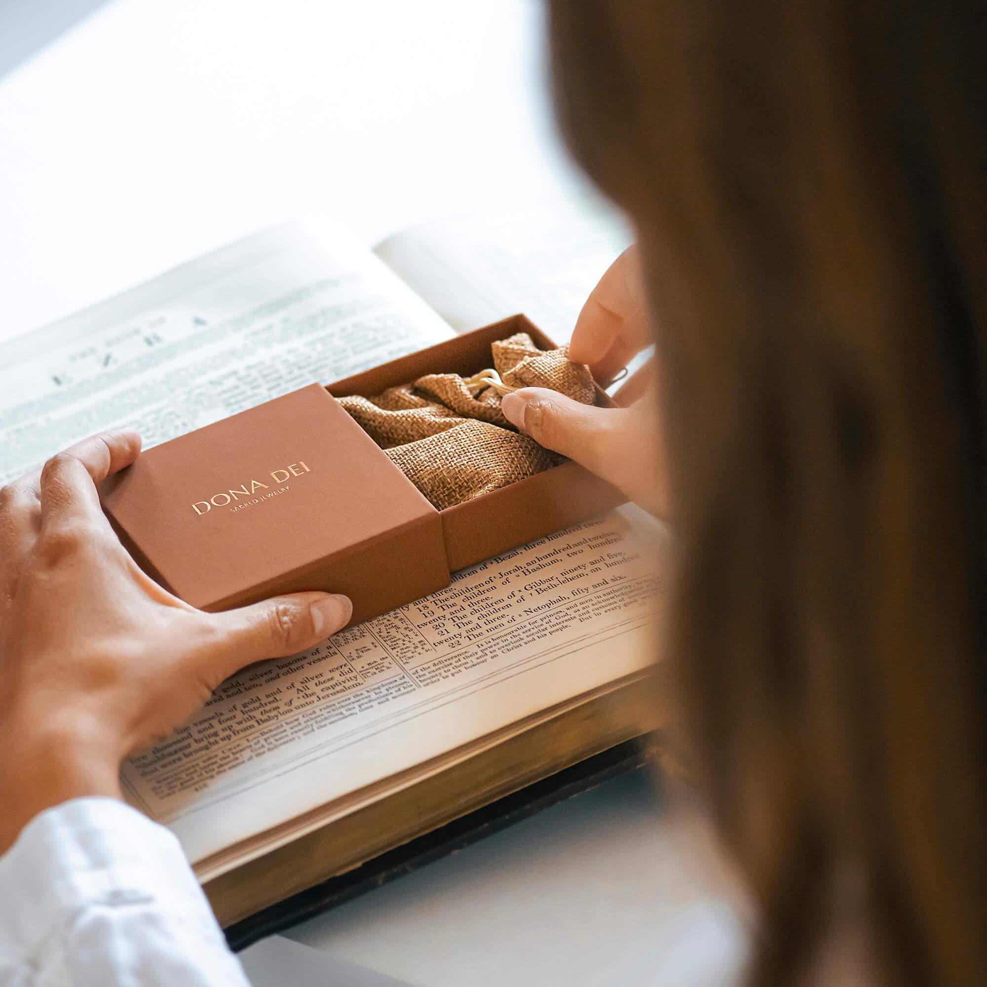 CROSS ROSARY BRACELET with Chi Rho Chrismon Symboll | Polished Cognac & Matte Black Beads | Handmade from Baltic Amber, Tiger Ebony Wood